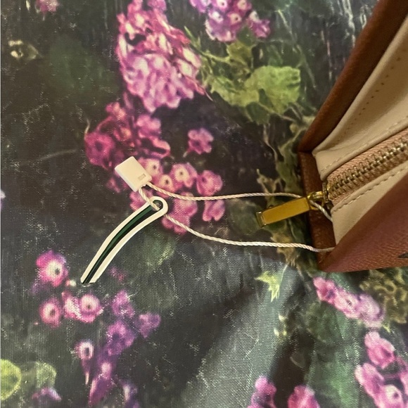 Rare Limited Edition Cakeworthy Hocus Pocus Book of Spells Clutch - Picture 6 of 12